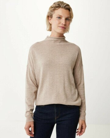 Turtle neck knitted pullover Beige